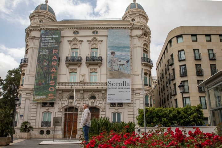 La fecha de los carteles delatan el parón general a consecuencia del covid-19.