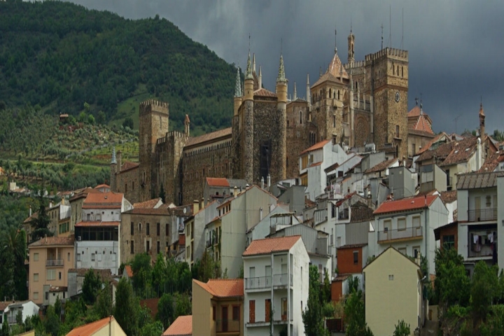 Panorámica de Guadalupe y el monasterio.