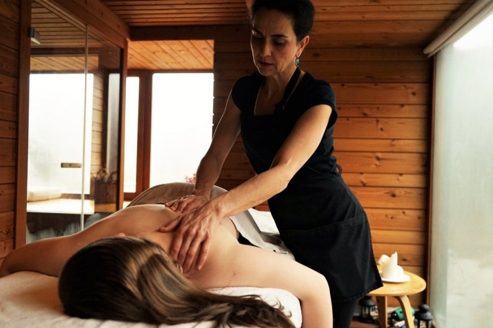 Asturias en invierno. Masaje marma en el refugio 'Tierra del Agua'