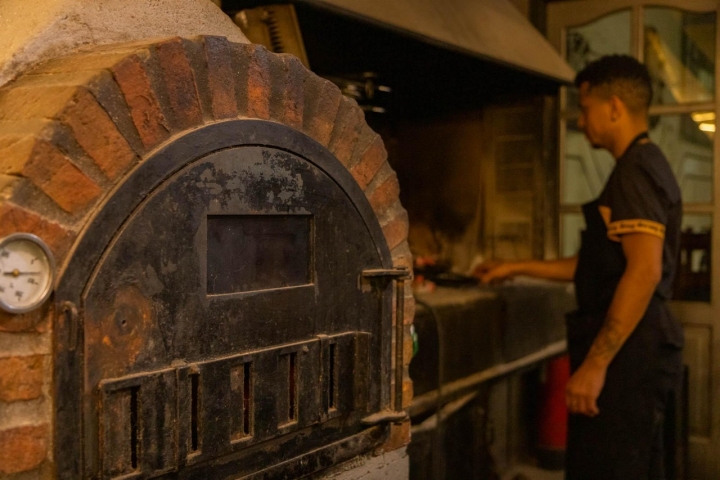 Asador del restaurante La Pista en Arnedillo (La Rioja).