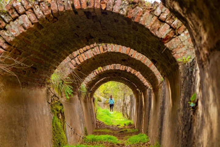 Varios arcos de ladrillo (Guadalajara).