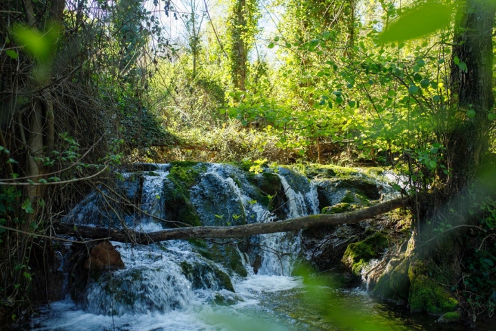Cascada de la ruta de los Baños de Popea.
