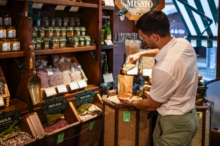 Tienda 'La Barata' en Cangas de Onís (Asturias)