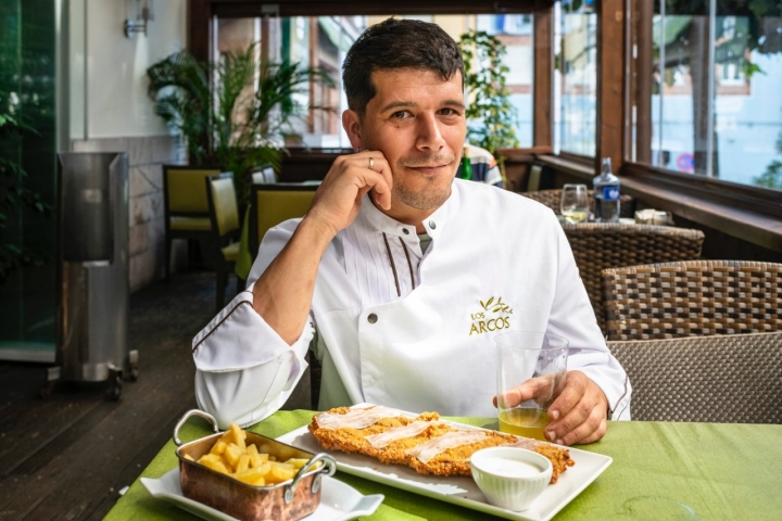 Carlos Peruyera, chef del restaurante 'Los Arcos' (Cangas de Onís), ganador del Mejor Cachopo de España