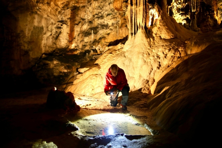 José Manuel Cuevas, guía de la Cueva de Valporquero (León)