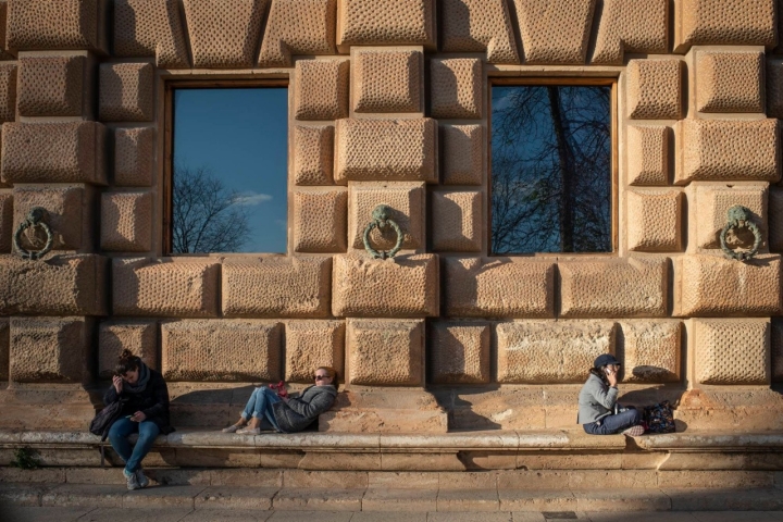 El Palacio de Carlos V a veces se convierte en lugar de descanso.