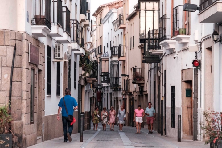 La tradición comercial placentina se extiende a las calles aledañas a la Plaza Mayor.