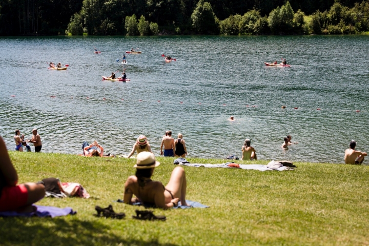 Hora de tirarse al césped.