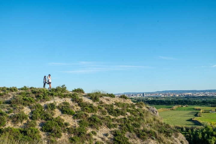 El bullicio de la ciudad, tan cerca y tan lejos al mismo tiempo.