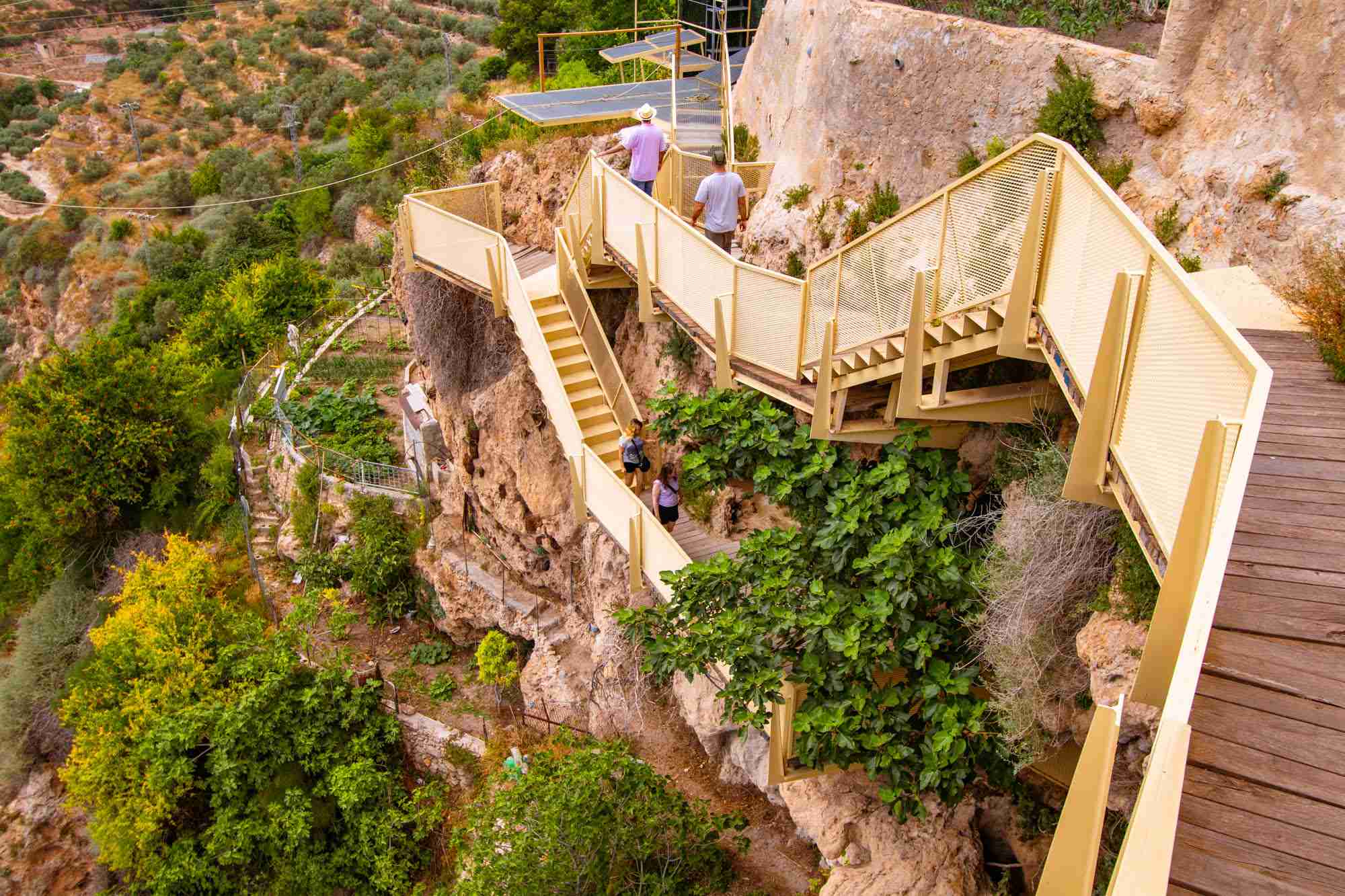 Pasarela del Pilancón que da acceso a la cueva homónima y a la tirolina que sobrevuela el cañón del río Mundo.