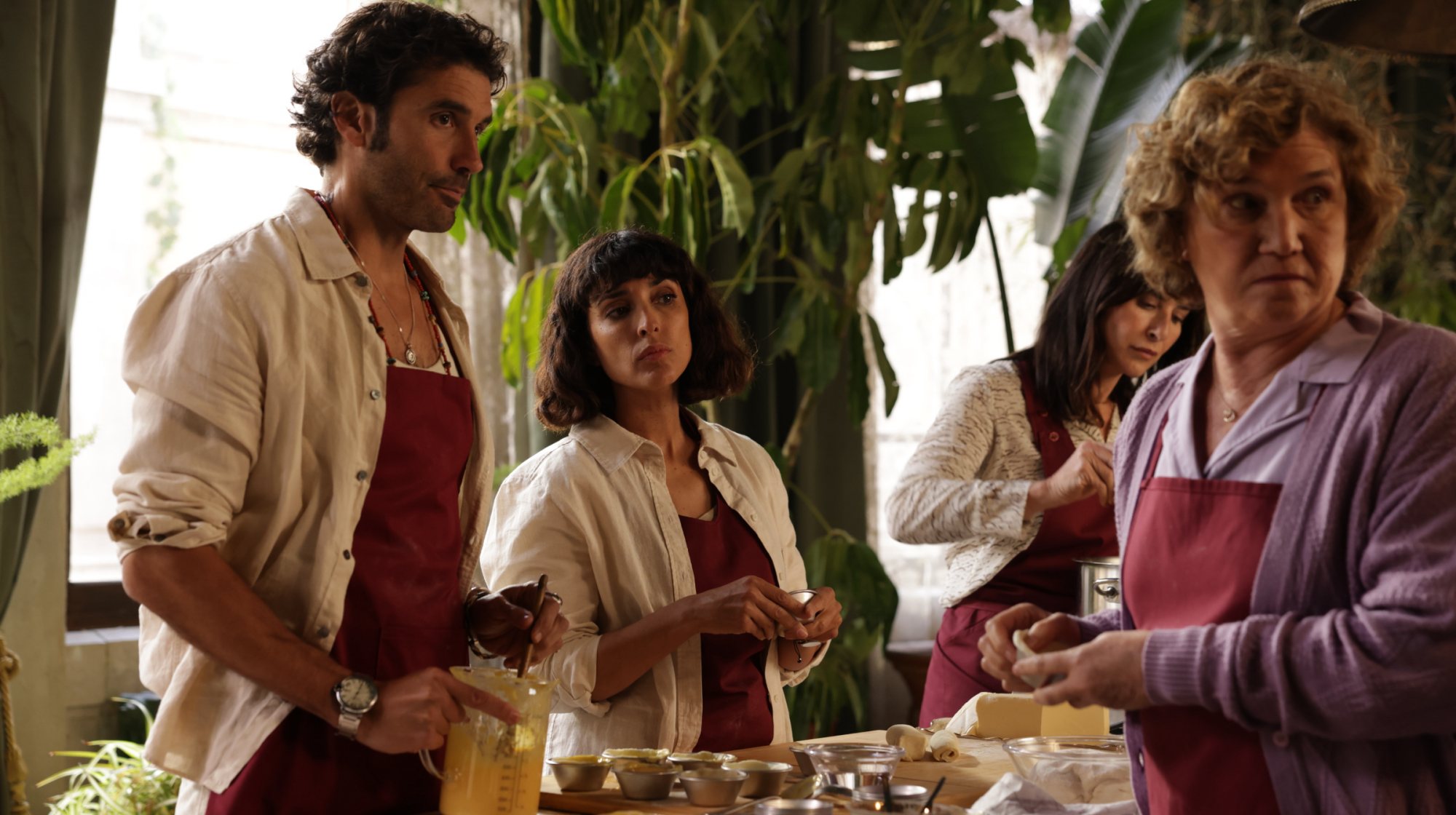 Alex García, Inma Cuesta y Ana Wagener, en el desayuno del hotel.
