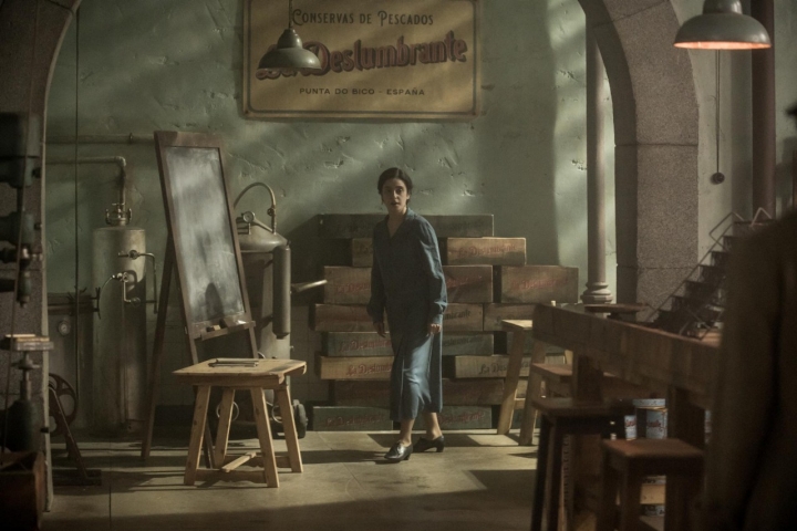 Interior de la conservera La Deslumbrante, el negocio marítimo de los Valdés.