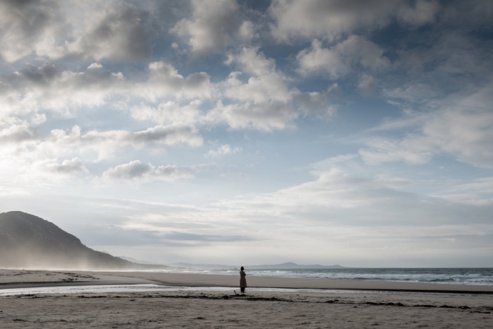 La producción se movió en la zona de playas de Muros (A Coruña) para recrear la vida cerca del mar.