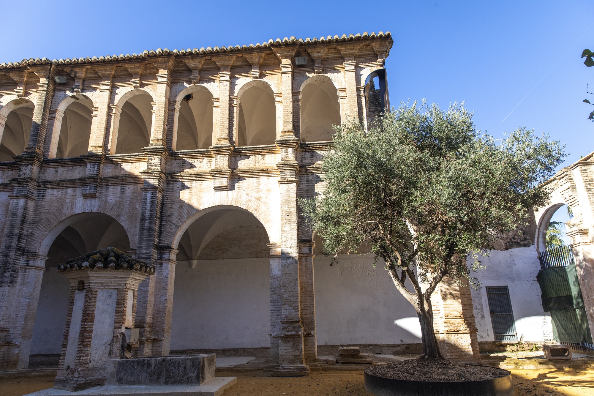 Los Borgia Com. Valenciana Etapa 3 claustro iglesia de la Santa Cruz