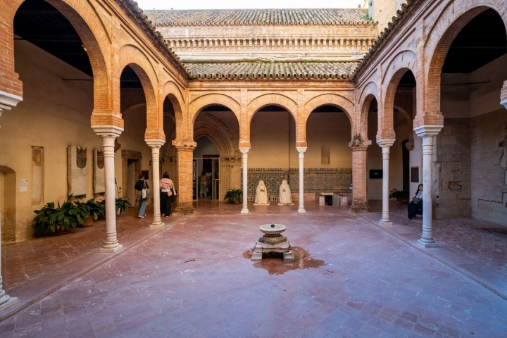 Uno de los patios del monasterio de la Cartuja