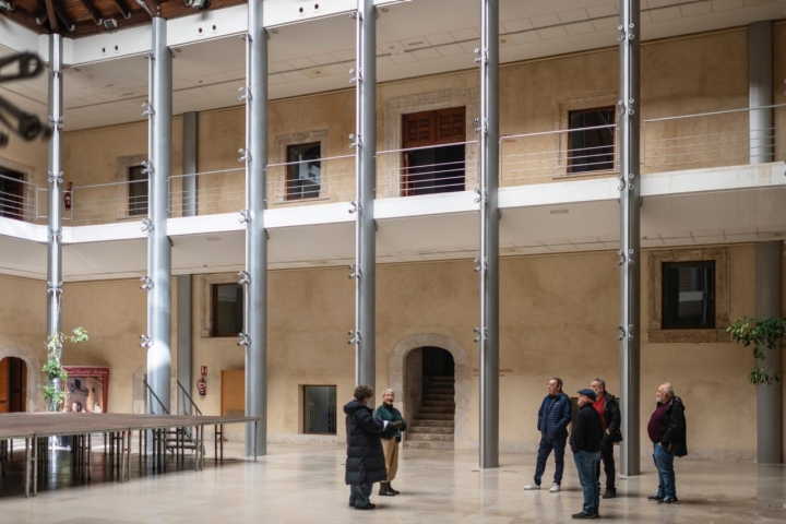 Las obras del palacio de los Mendoza no se acabaron hasta el siglo XX. De ahí, este patio. 