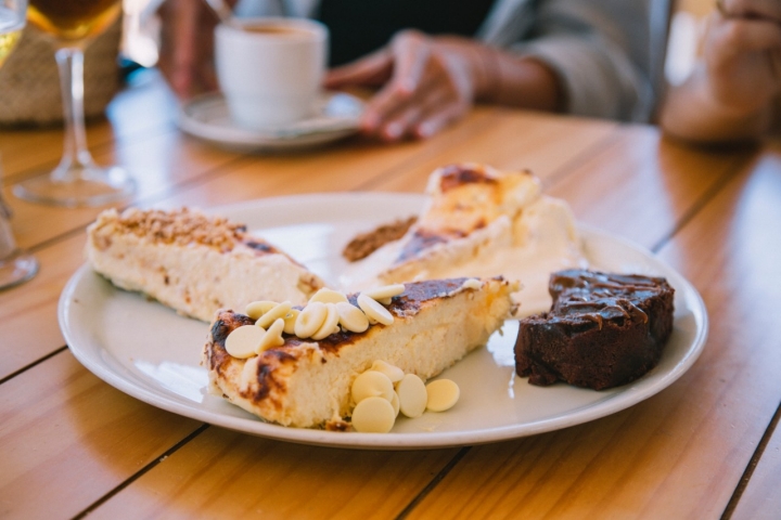 Surtido de postres caseros.