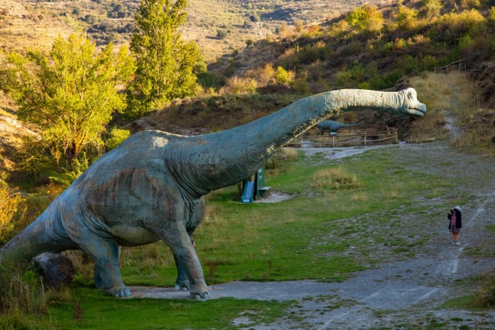 Pueblos abandonados e icnitas ribera Cidacos réplica
