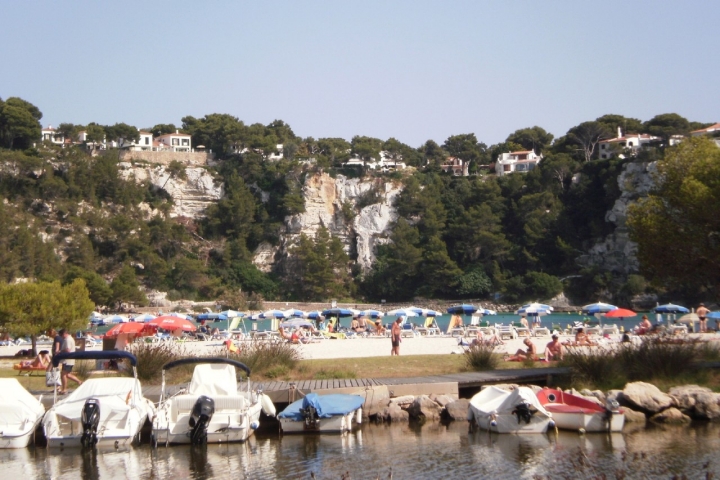 Puerto y playa de la Cala Galdana en Es Migjorn Gran. Foto: iStock