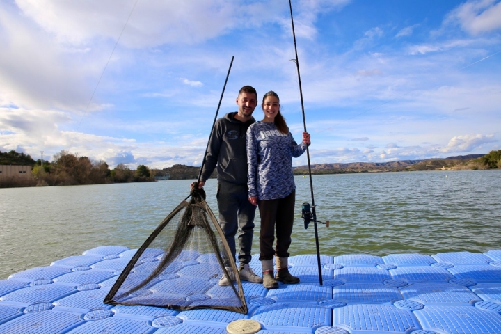 Alba Villarín y su pareja Adrián Hornero son dos pescadores expertos de carpas.