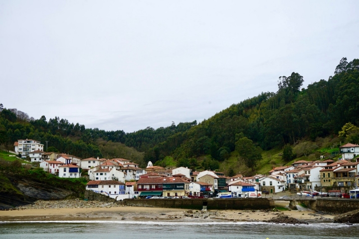 Camín Real Carlos V puerto Tazones