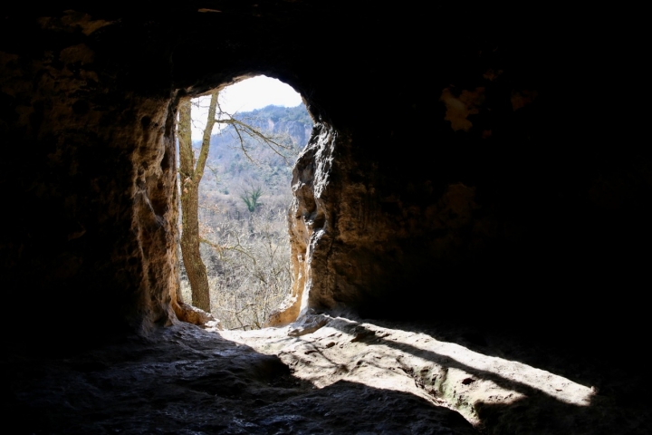 En el interior de las Cuevas Santorkaria.