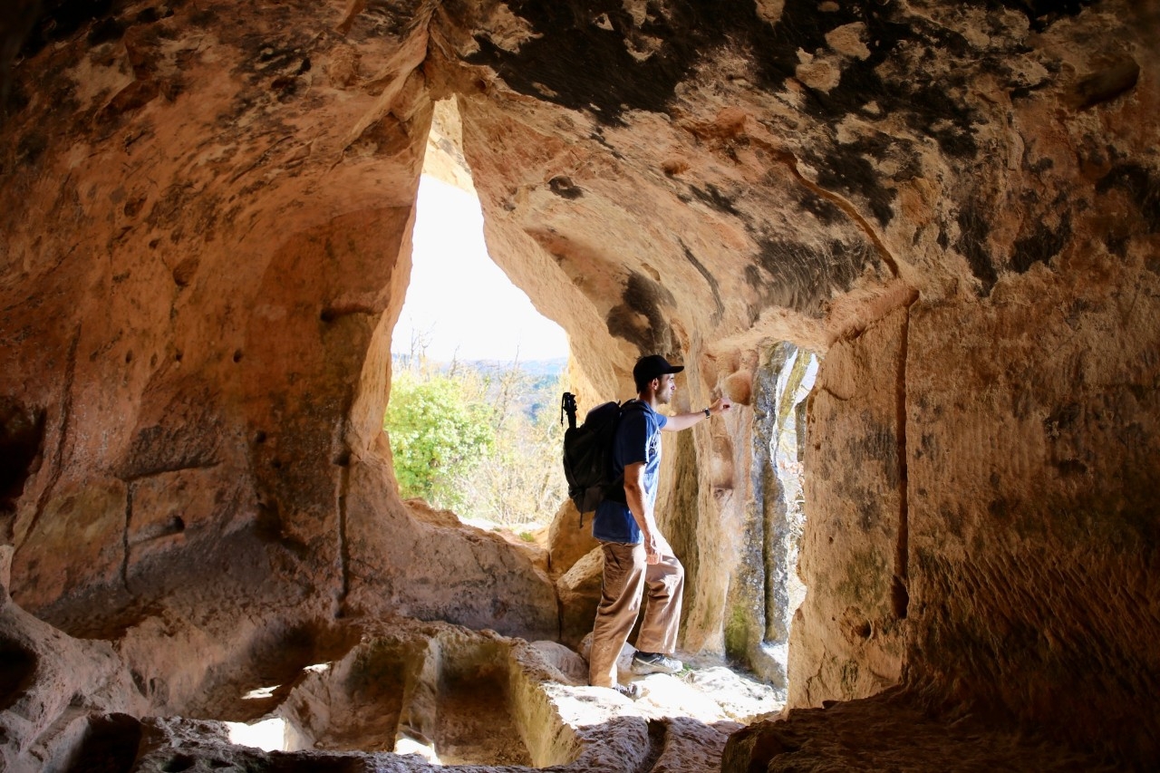 En el interior de las Cuevas Treviño.