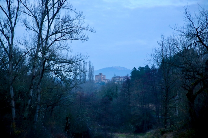 Pueblo de Quintana entre los bosques de Ízquiz.
