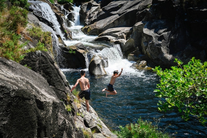 Ruta interior Costa da Morte salto al agua