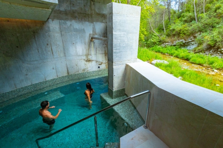 Río Tus y Balneario aguas 