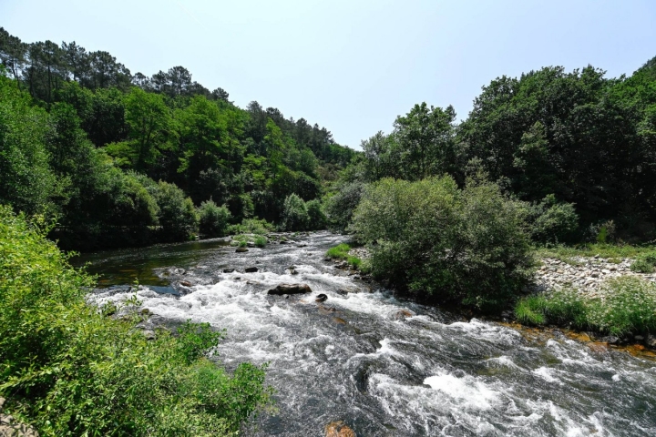 Rutas comarca O Deza (Pontevedra) Área Recreativa de A Carixa río