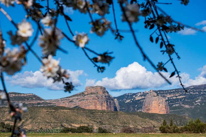 – El Salto de Roldán, puerta que une la Hoya de Huesca con la Sierra de Guara.