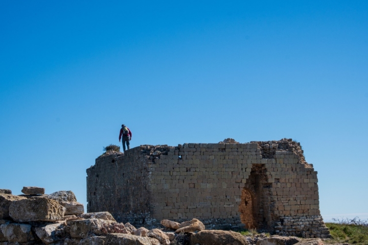 – Los restos del castillo de Sen son visitables y hasta se puede subir a su parte alta.