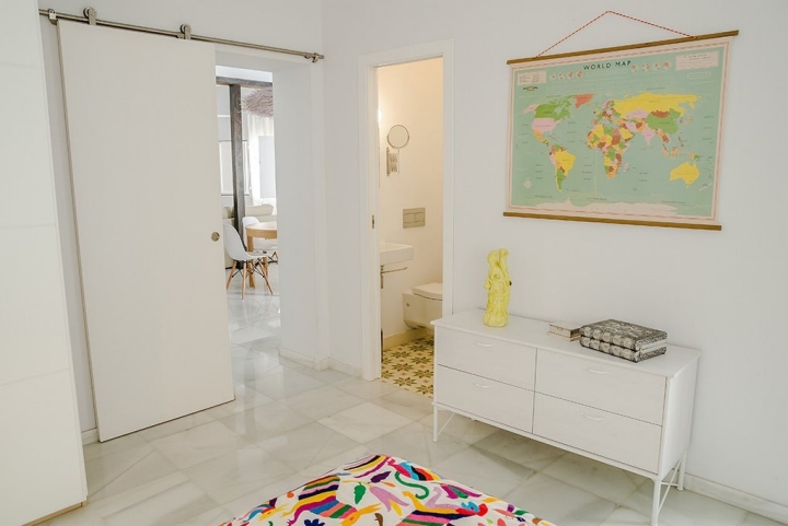 Uno de los dormitorios de Apartamentos El Erizo.