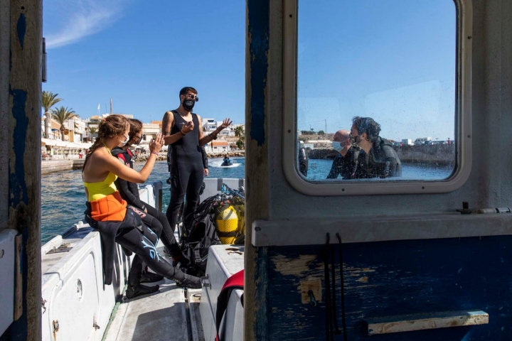 Los recién "bautizados" regresan a la costa.