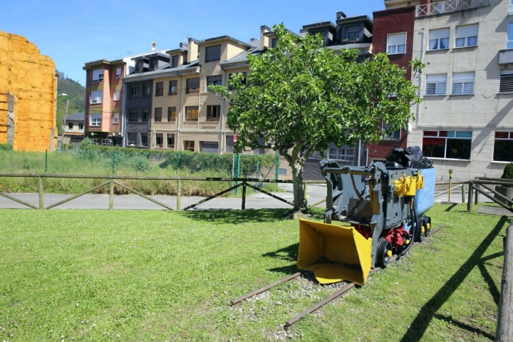 Antigua maquinaria minera en el Valle del Turón