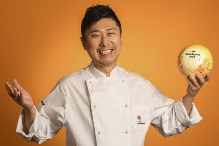 Yoshikazu Yanome con su primer Sol conseguido en 2022 por Kaido.