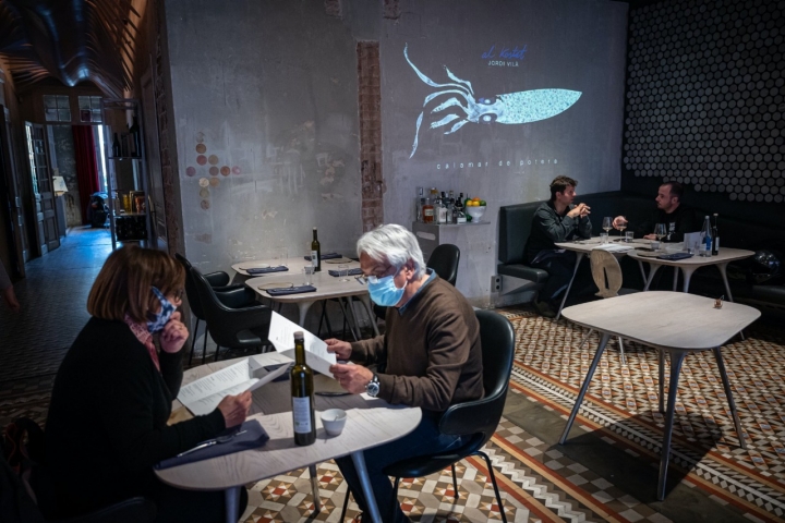 Barcelona 24/03/2021 Alkimia.Interior de Alkimia durante el servicio.AUTOR: Manu Mitru