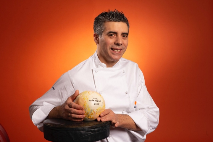 Javier Martín con su Sol por Javier Martín conseguido en 2020.