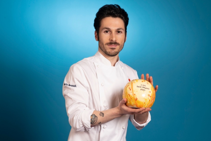 Samuel Naveira, con el Sol por Muna, recibido por primera vez en 2021