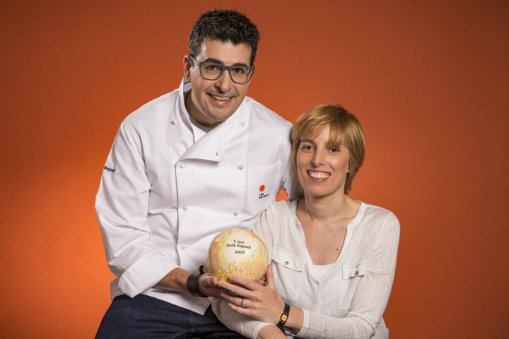 María Viqueira y Jorge Maestro con su primer Sol otorgado por Nöla en 2020.